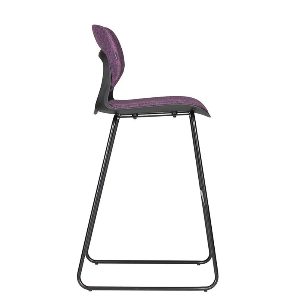 Bratti VELA BANCO Banco Alto Tapizado Base Trineo Barra Alta Bar - VELA BANCO - Bratti - NOGAL BEAT - Banco para bar